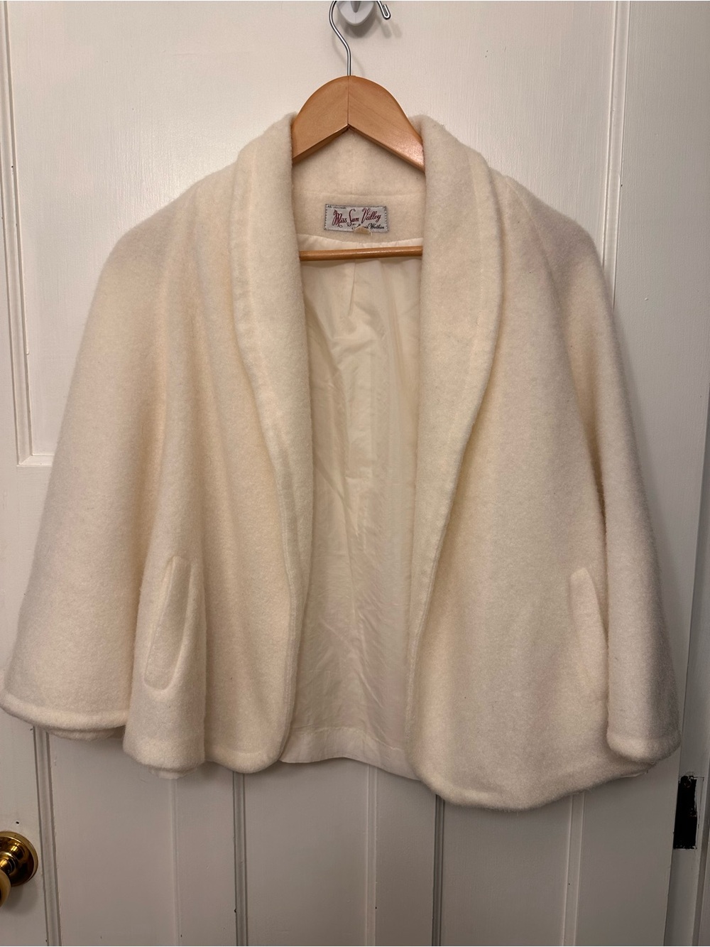 Vintage Sz 18 Cream Cape Coat thick Polyester with lining and pockets